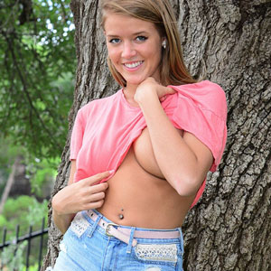 sophia_winters_wears_tight_denim_cutoffs_and_a_cropped_tee_and_she_has_some_fun-9